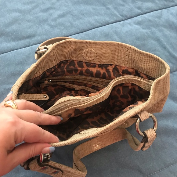 NWOT. B Makowsky shoulder handbag - Picture 3 of 7